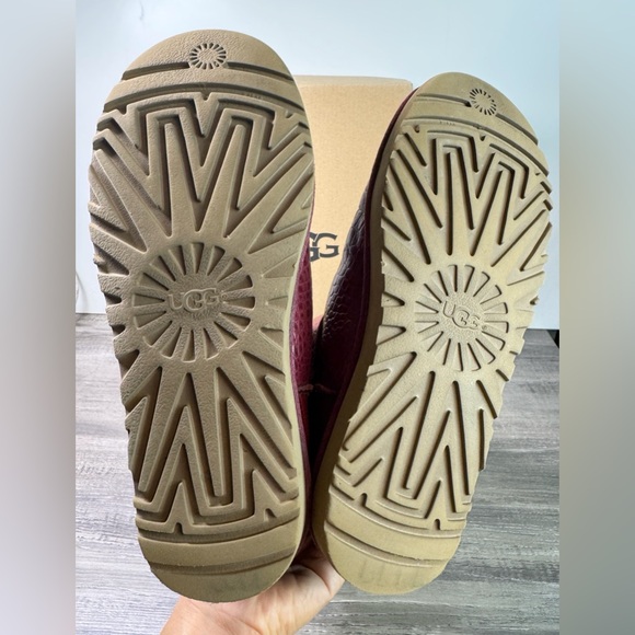 UGG Croc Embossed Leather Short Boots Burgundy size 8 EUC - Picture 8 of 8